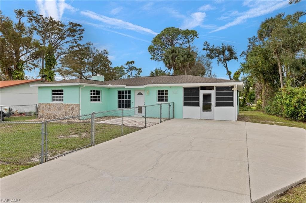 2319 Parkview DR FORT MYERS, FL 33905