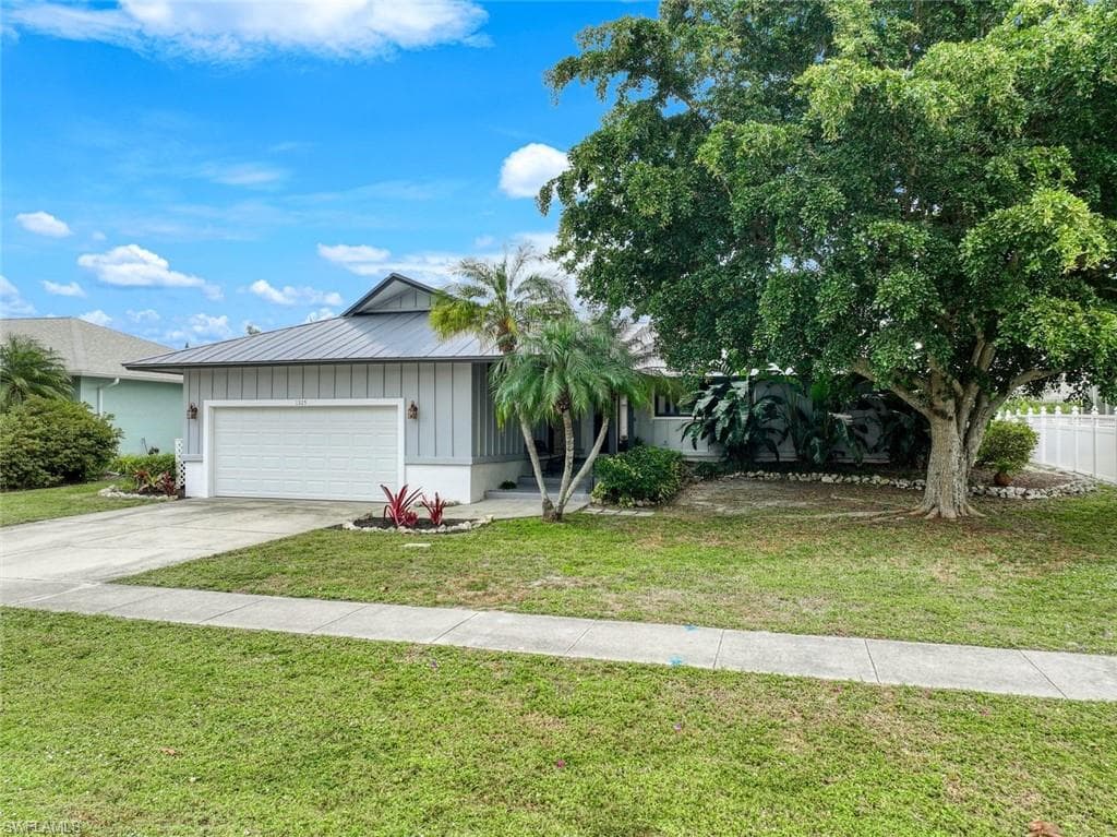 1325 Bayport AVE MARCO ISLAND, FL 34145