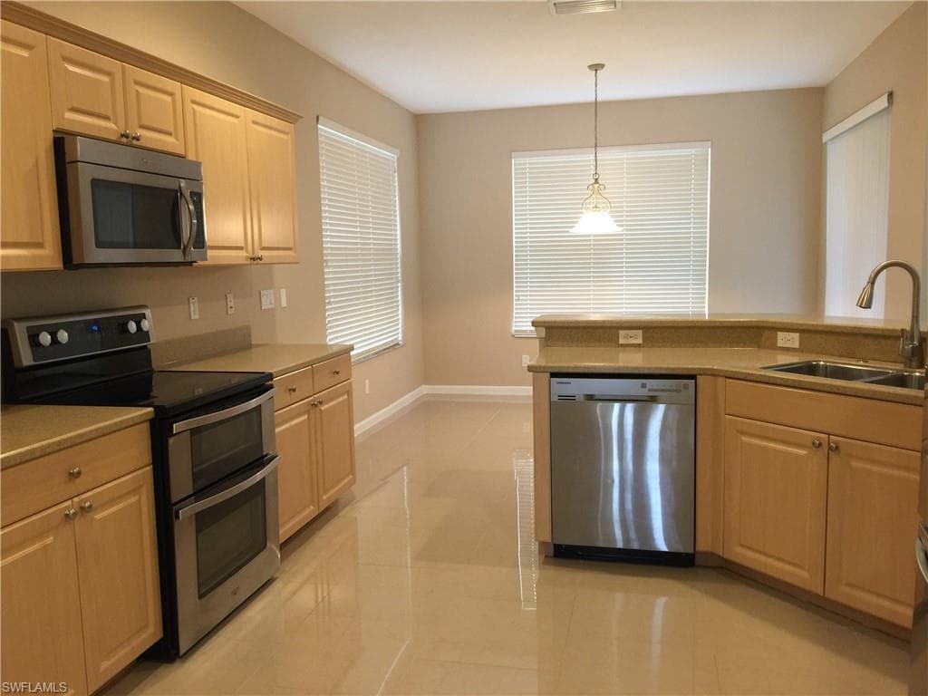8294 Valiant DR NAPLES, FL 34104
