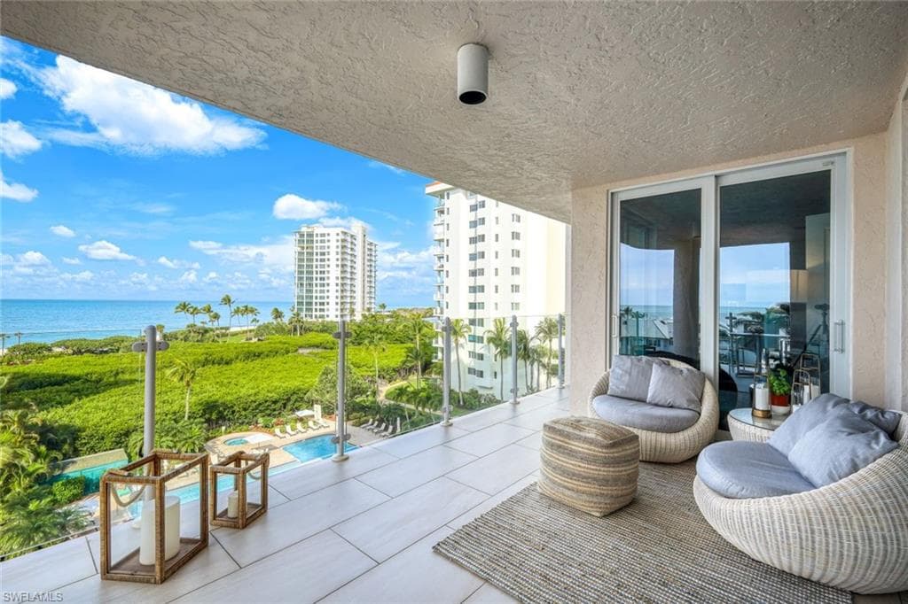 40 Seagate DR 402-A NAPLES, FL 34103