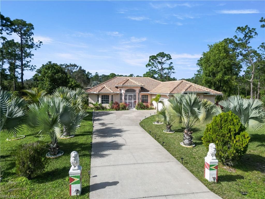 219 Columbus AVE LEHIGH ACRES, FL 33936