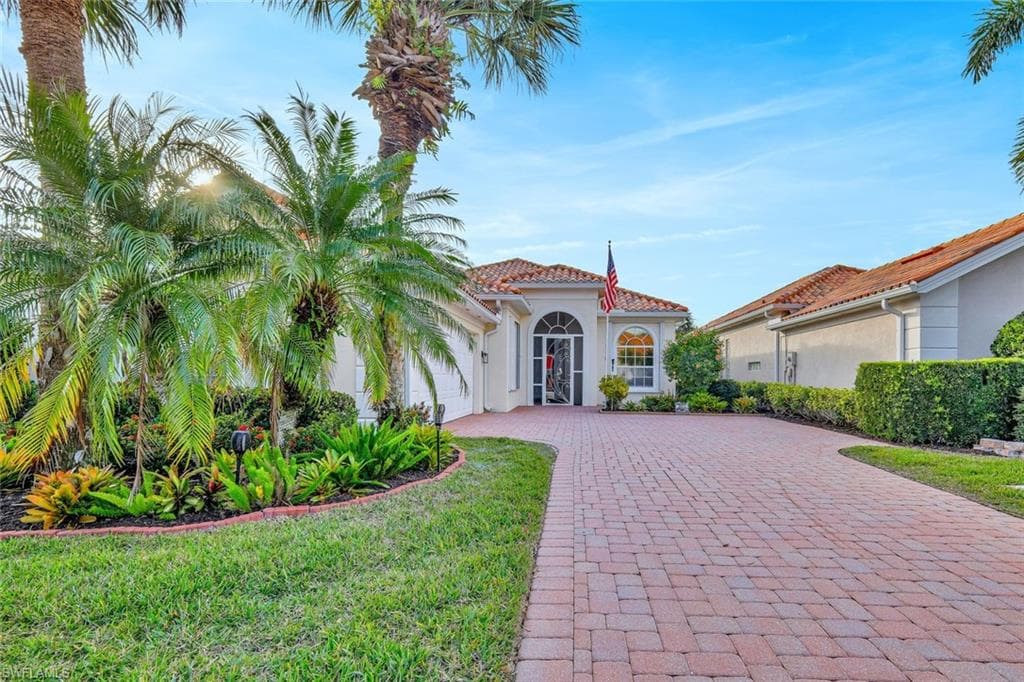 3913 Isla Ciudad CT NAPLES, FL 34109