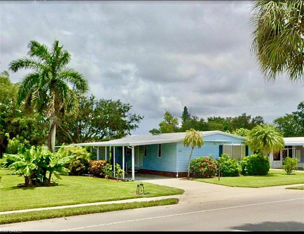 618 Charlemagne BLVD NAPLES, FL 34112