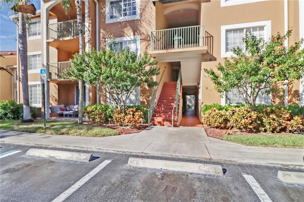 1210 Wildwood Lakes BLVD 106 NAPLES, FL 34104
