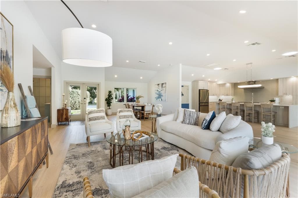 5215 Seashell AVE NAPLES, FL 34103