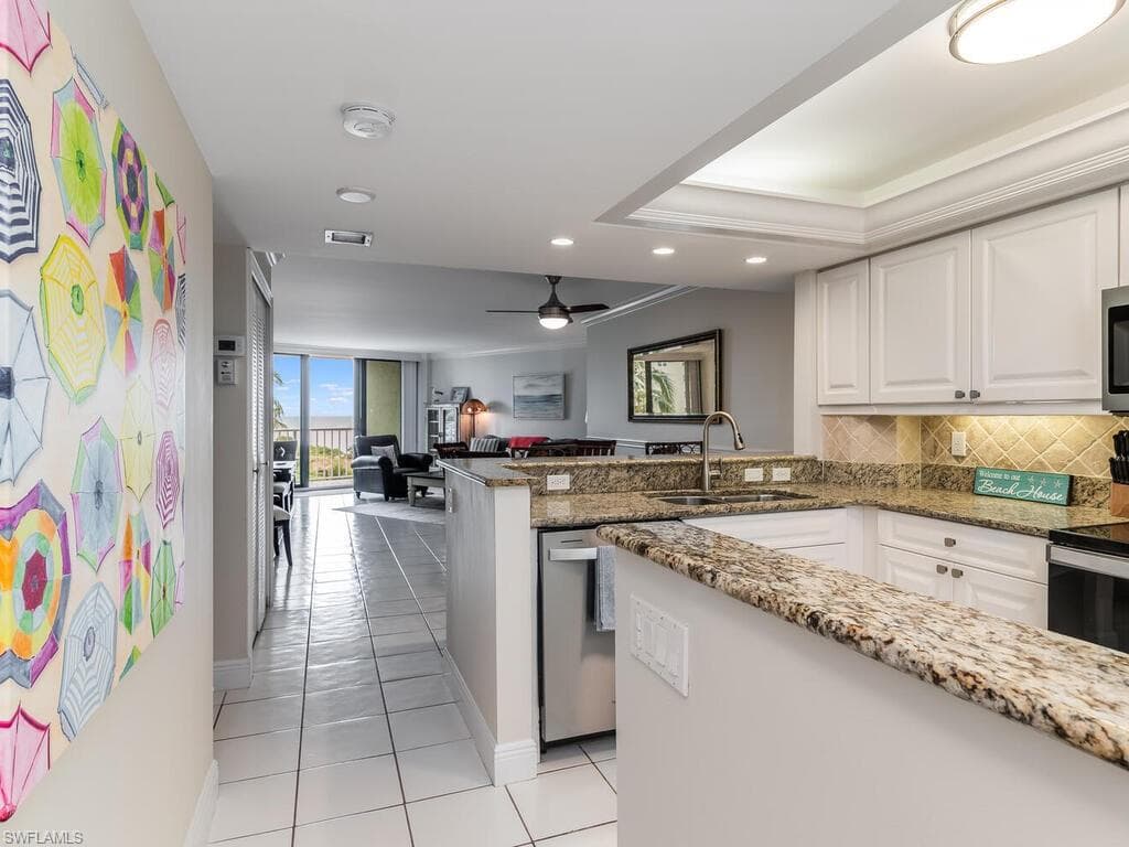 260 Seaview CT 304 MARCO ISLAND, FL 34145