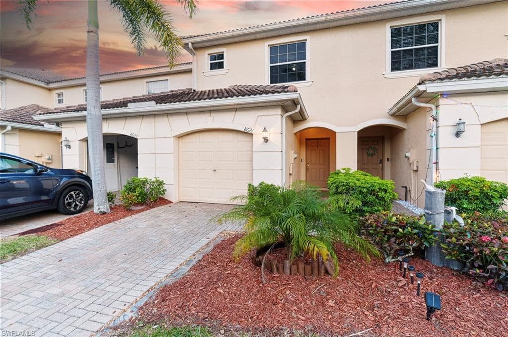 8621 ATHENA CT LEHIGH ACRES, FL 33971