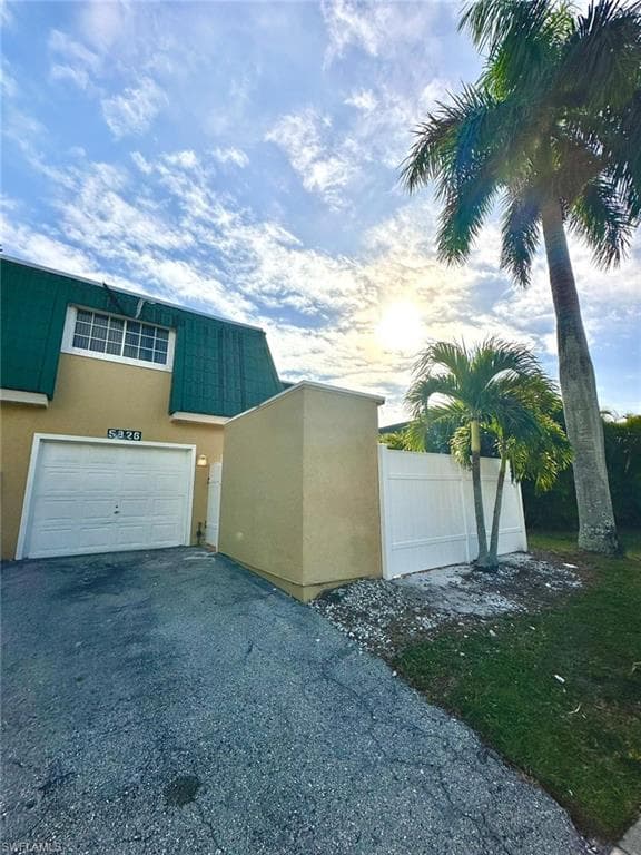 5826 Whiting CT FORT MYERS, FL 33919