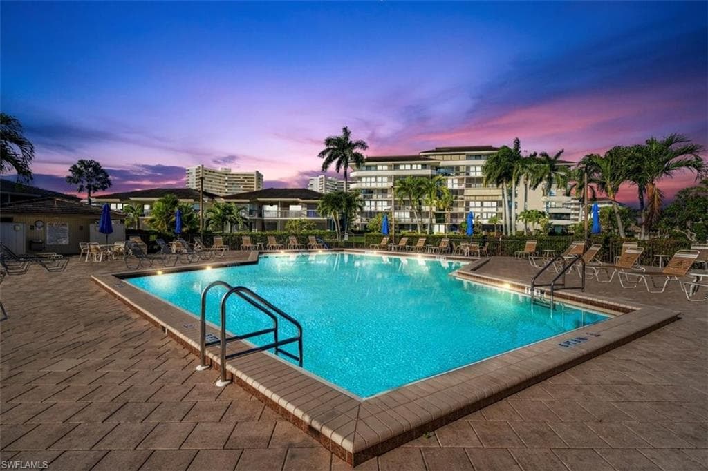 601 Seaview CT C-211 MARCO ISLAND, FL 34145