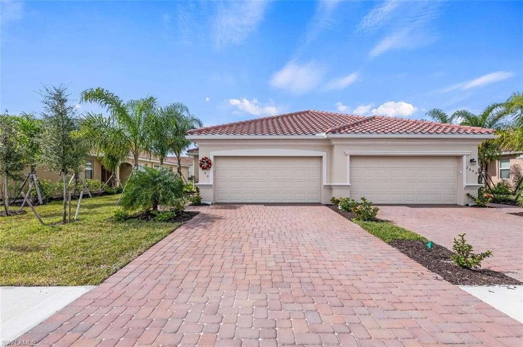 2605 Vine AVE NAPLES, FL 34120