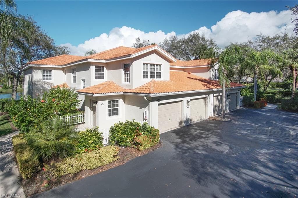 2625 Magnolia Park LN 102 NAPLES, FL 34109