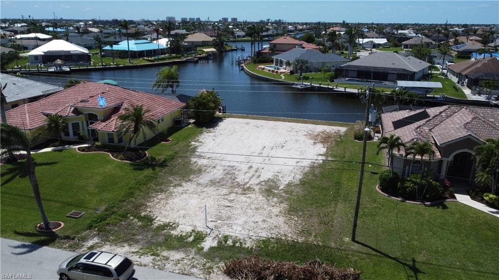 2304 SW 38th TER CAPE CORAL, FL 33914