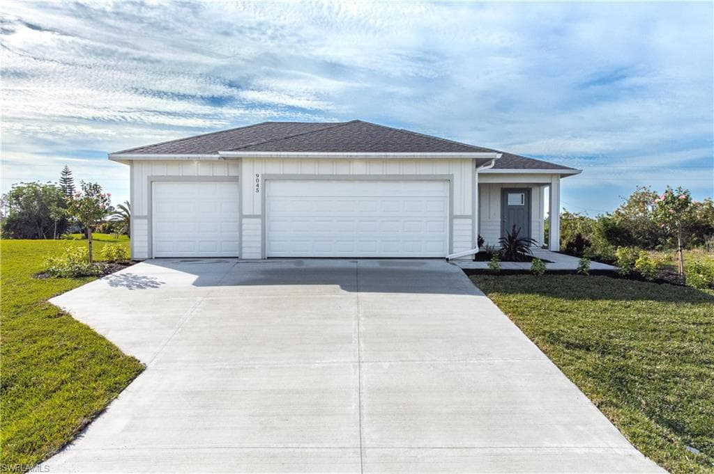 9045 E Broad CIR LABELLE, FL 33935