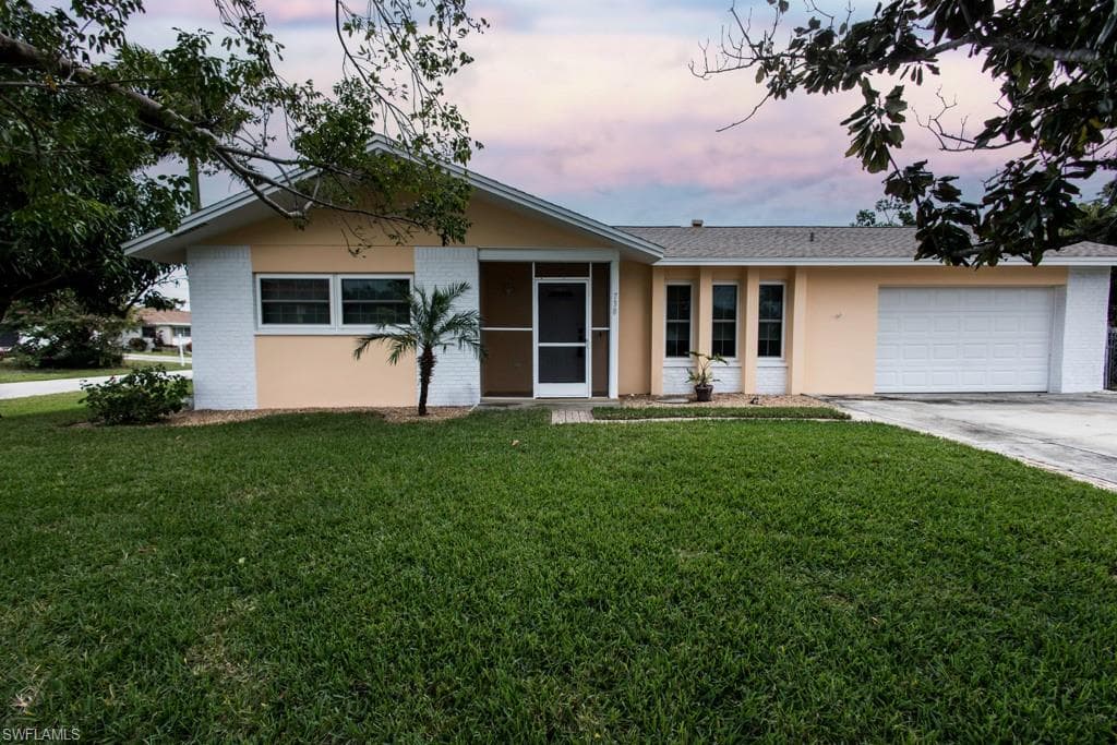 738 SE 43rd TER CAPE CORAL, FL 33904