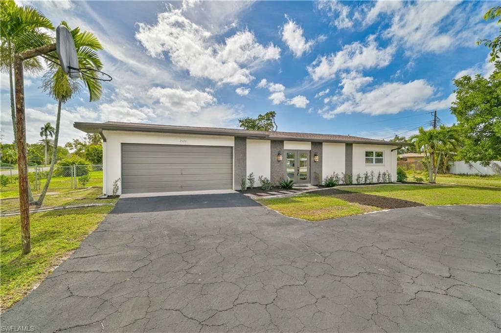 2126 Woodland BLVD FORT MYERS, FL 33907