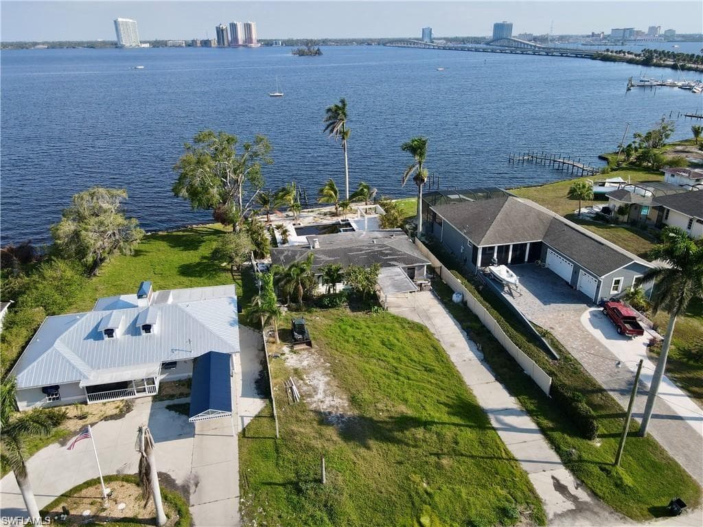 63 E North Shore AVE NORTH FORT MYERS, FL 33917