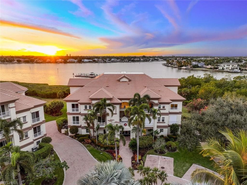 1510 Star Point LN 4-404 NAPLES, FL 34112