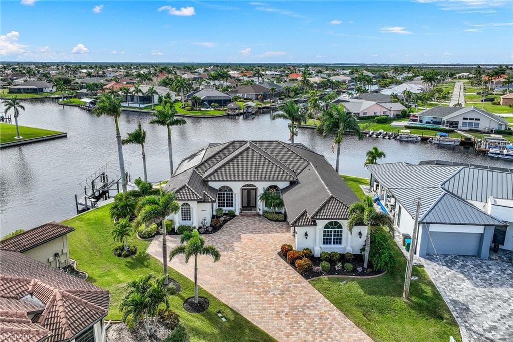 2744 SW 37th TER CAPE CORAL, FL 33914