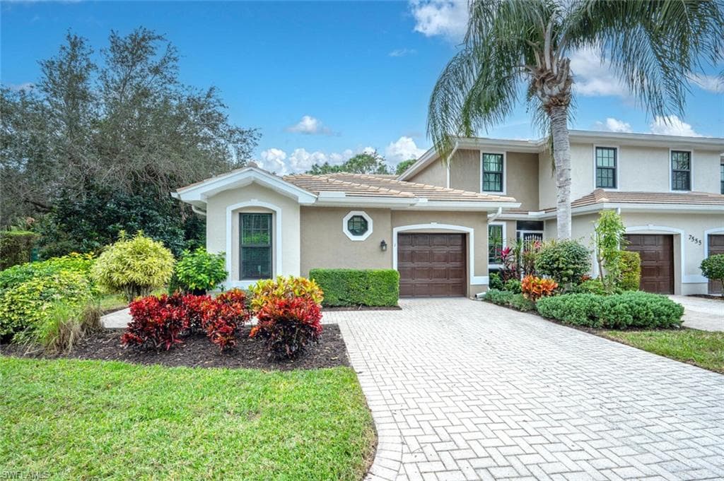 7555 Meadow Lakes DR 101 NAPLES, FL 34104