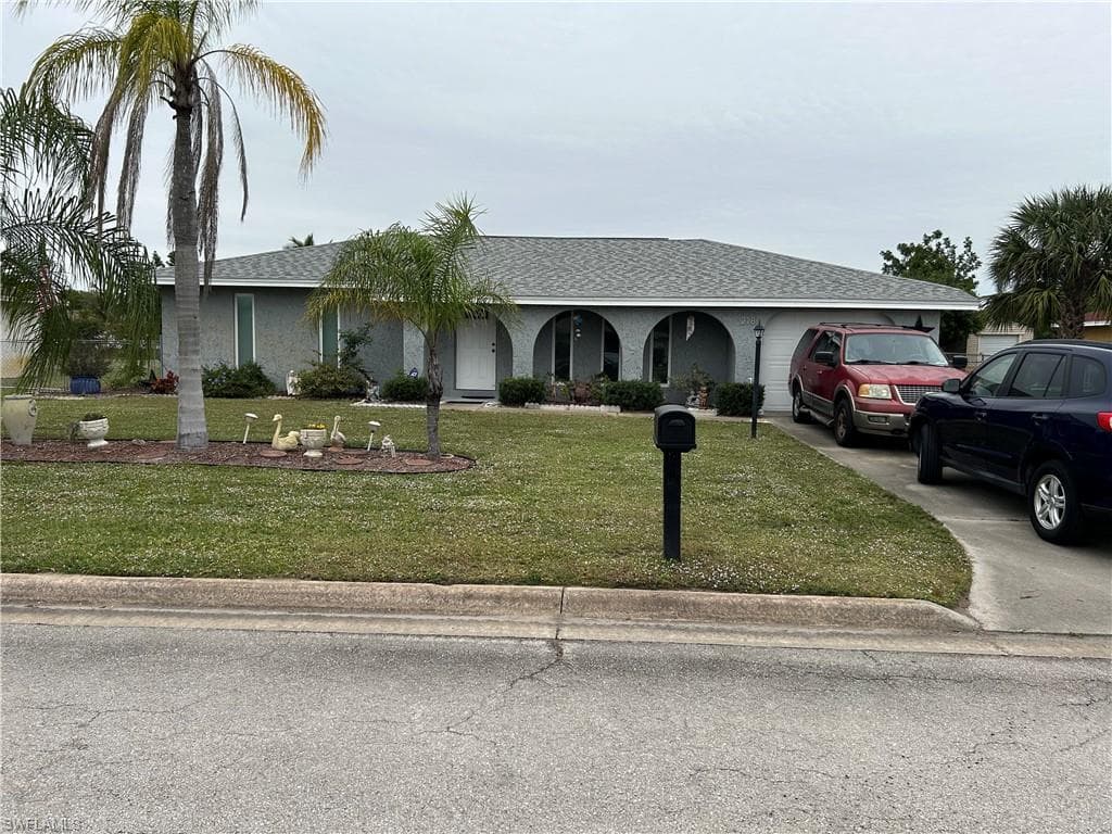 218 Ground Dove CIR LEHIGH ACRES, FL 33936
