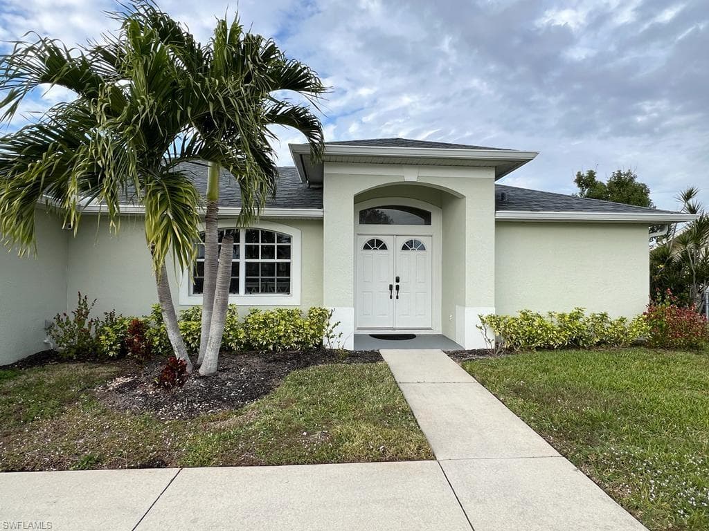 911 21st LN CAPE CORAL, FL 33990