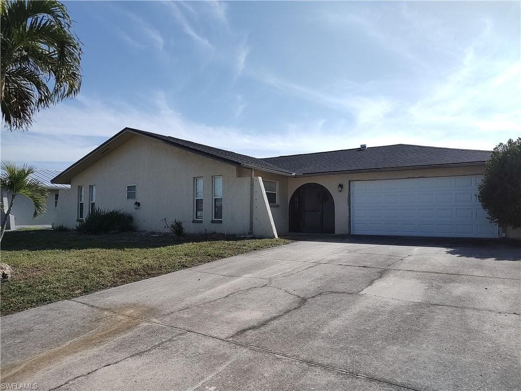1038 SE 30th ST CAPE CORAL, FL 33904