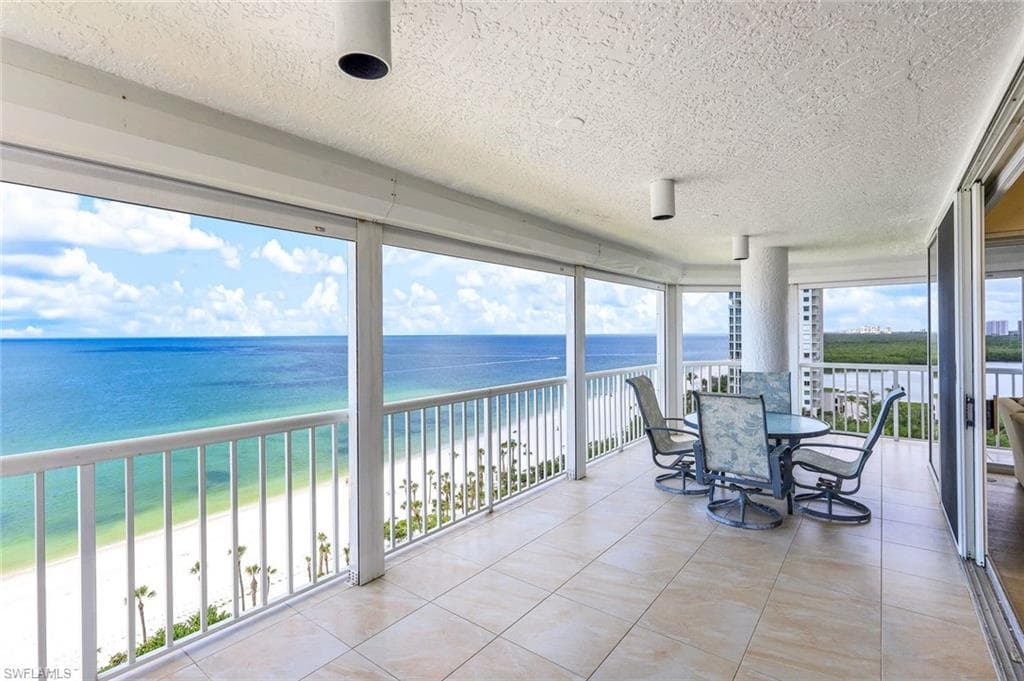 20 Seagate DR 1102 (PH-2) NAPLES, FL 34103