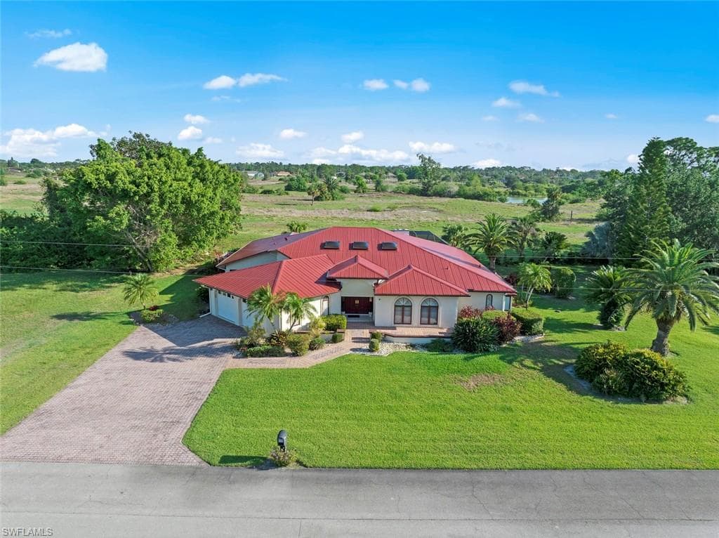 725 Mirror Lakes DR LEHIGH ACRES, FL 33974