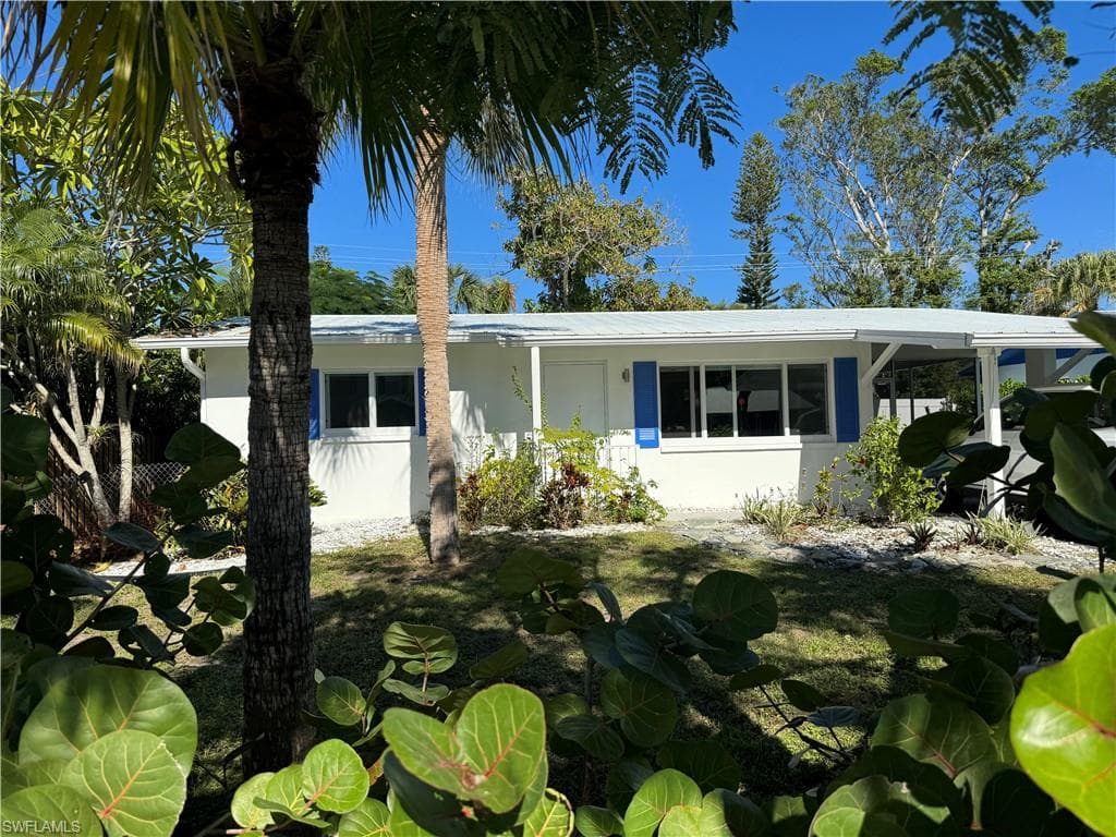 2207 Sunset LN NAPLES, FL 34104
