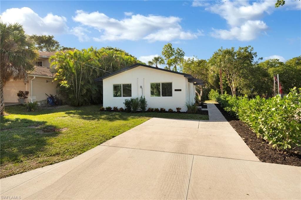 3318 Captains CV 1 NAPLES, FL 34112