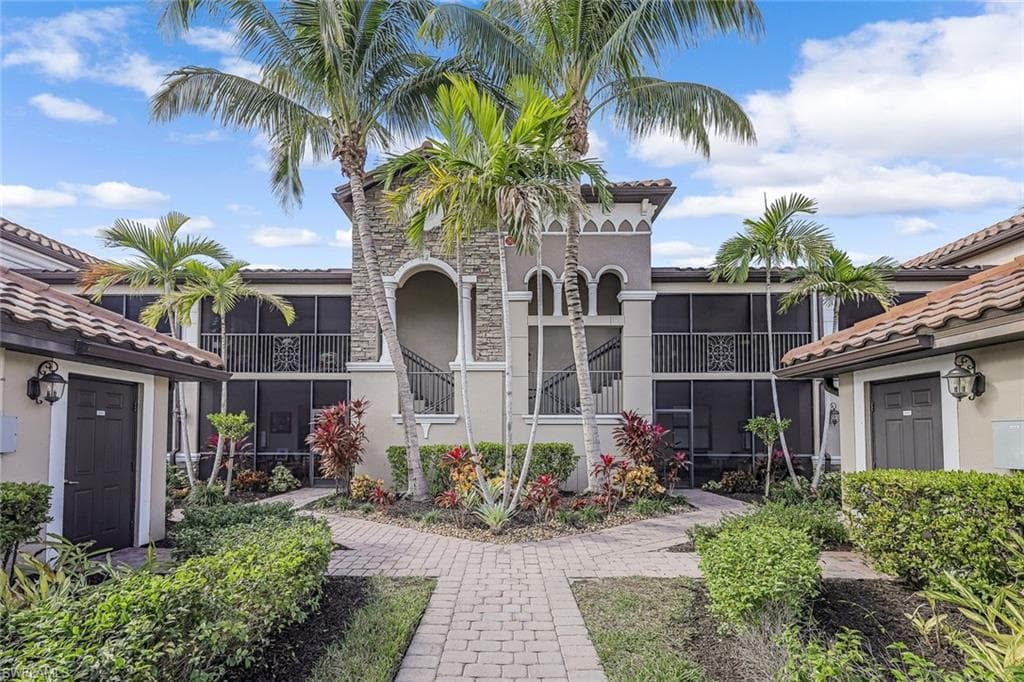 9828 Venezia CIR 1124 NAPLES, FL 34113