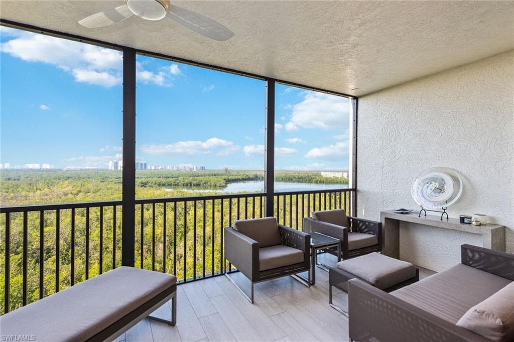 425 Cove Tower DR 802 NAPLES, FL 34110