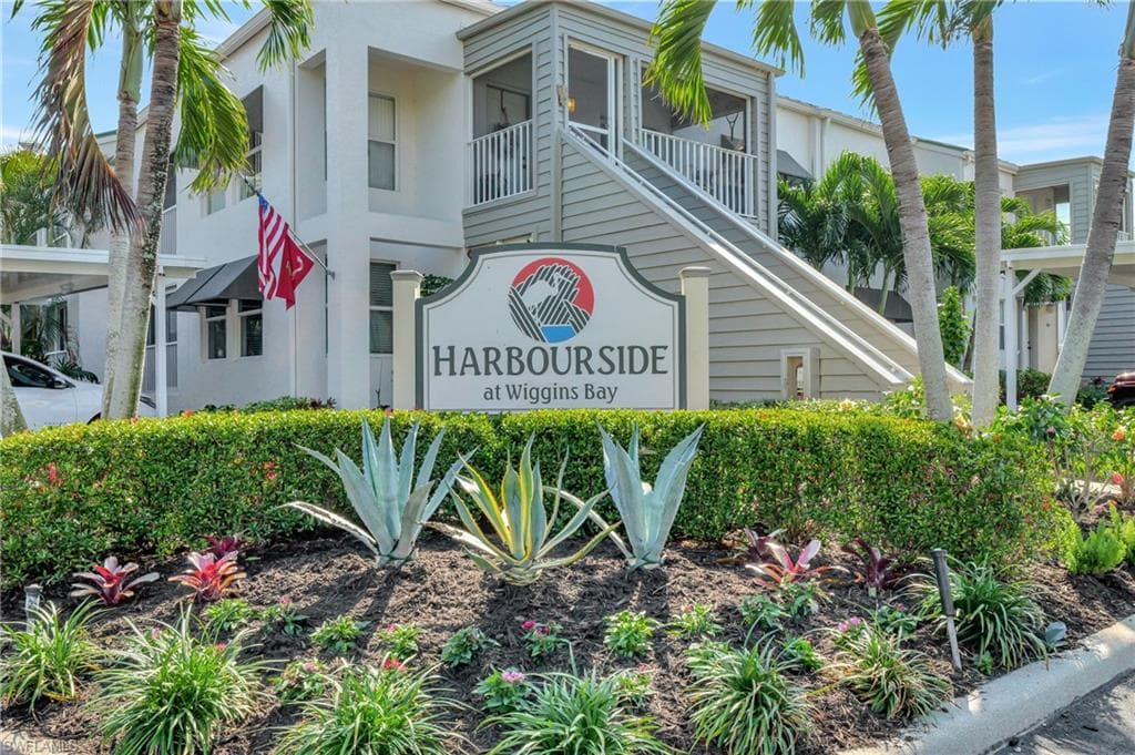 528 Club Side DR 528 NAPLES, FL 34110