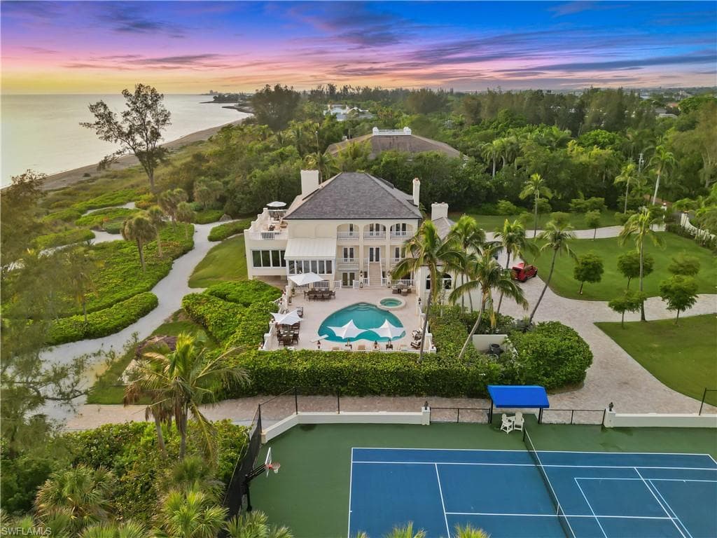 8218 Sanderling RD SARASOTA, FL 34242