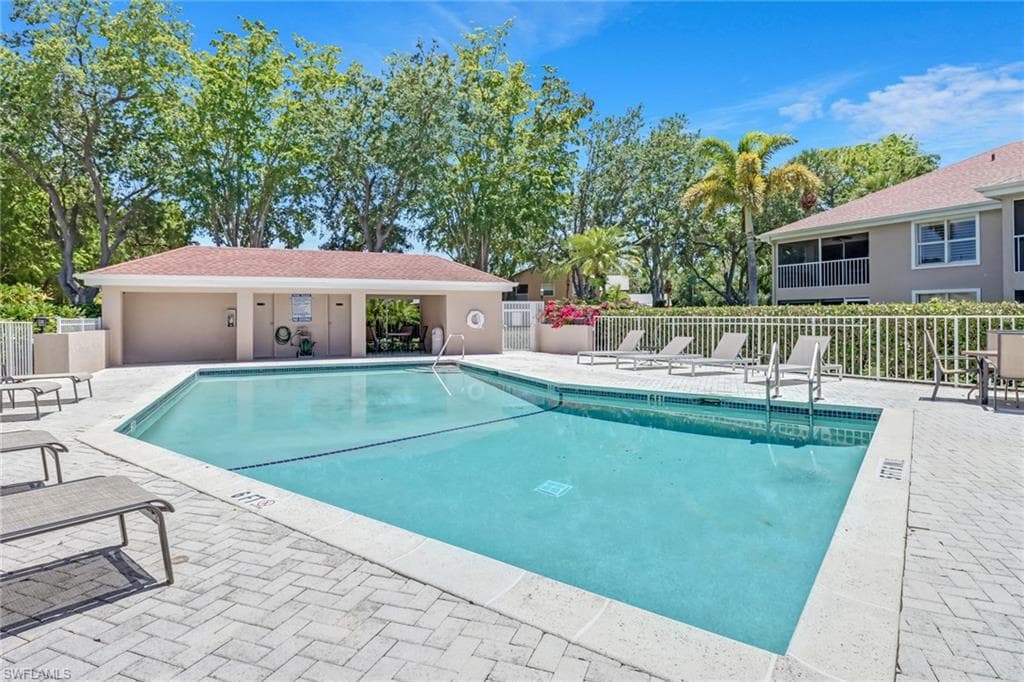 9840 Luna CIR E-201 NAPLES, FL 34109
