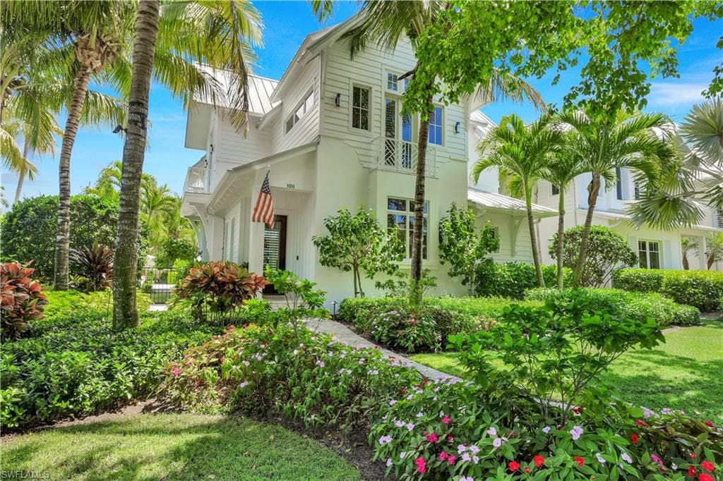 1011 6th ST S NAPLES, FL 34102