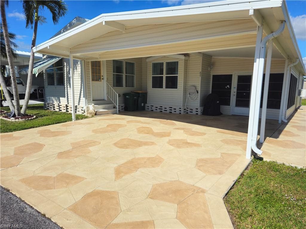 67 Turquoise AVE 67-T NAPLES, FL 34114