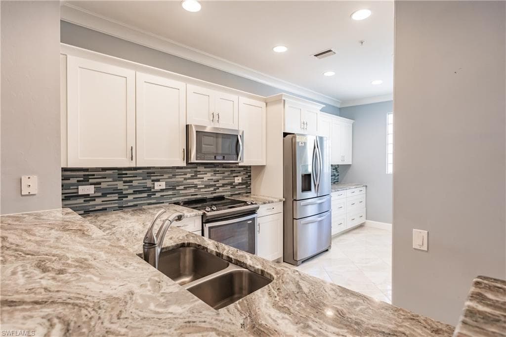 8223 Parkstone PL 2-107 NAPLES, FL 34120