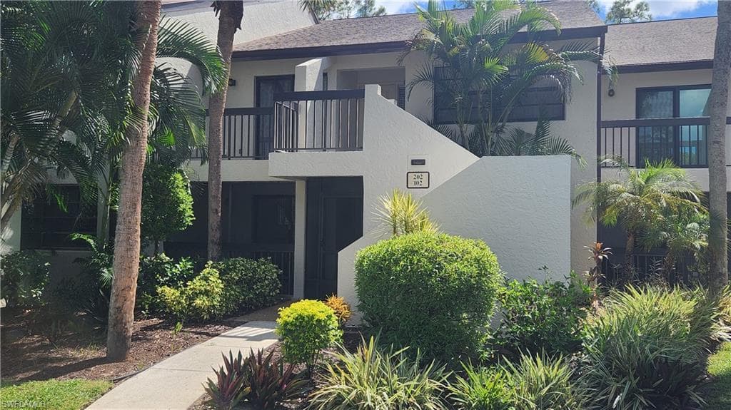 1810 Kings Lake BLVD 202 NAPLES, FL 34112