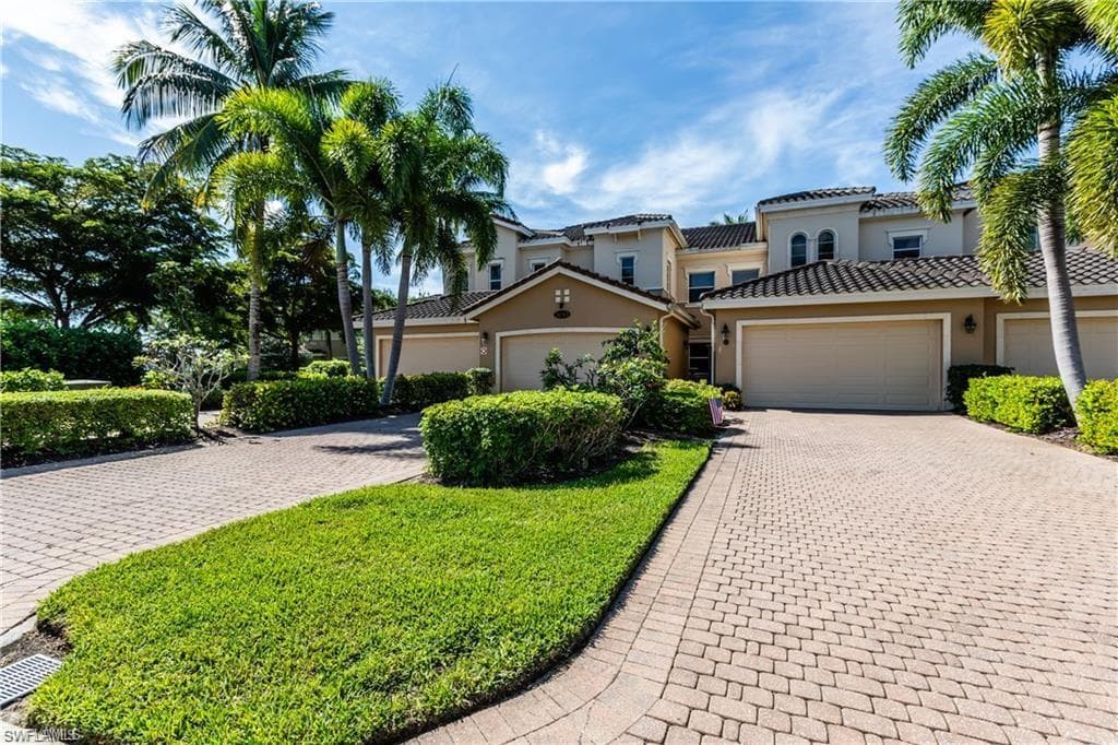 3053 Aviamar CIR 8-102 NAPLES, FL 34114