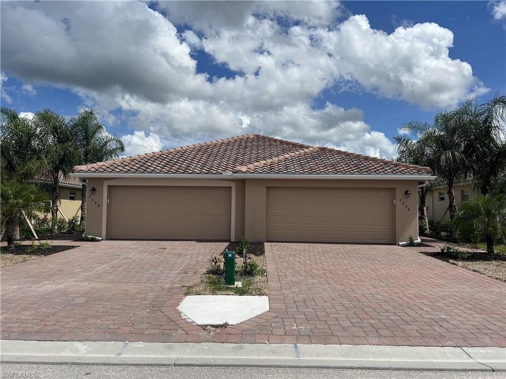 2648 Vine AVE NAPLES, FL 34120