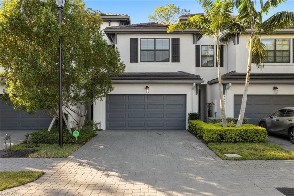 7392 Rockefeller DR NAPLES, FL 34119
