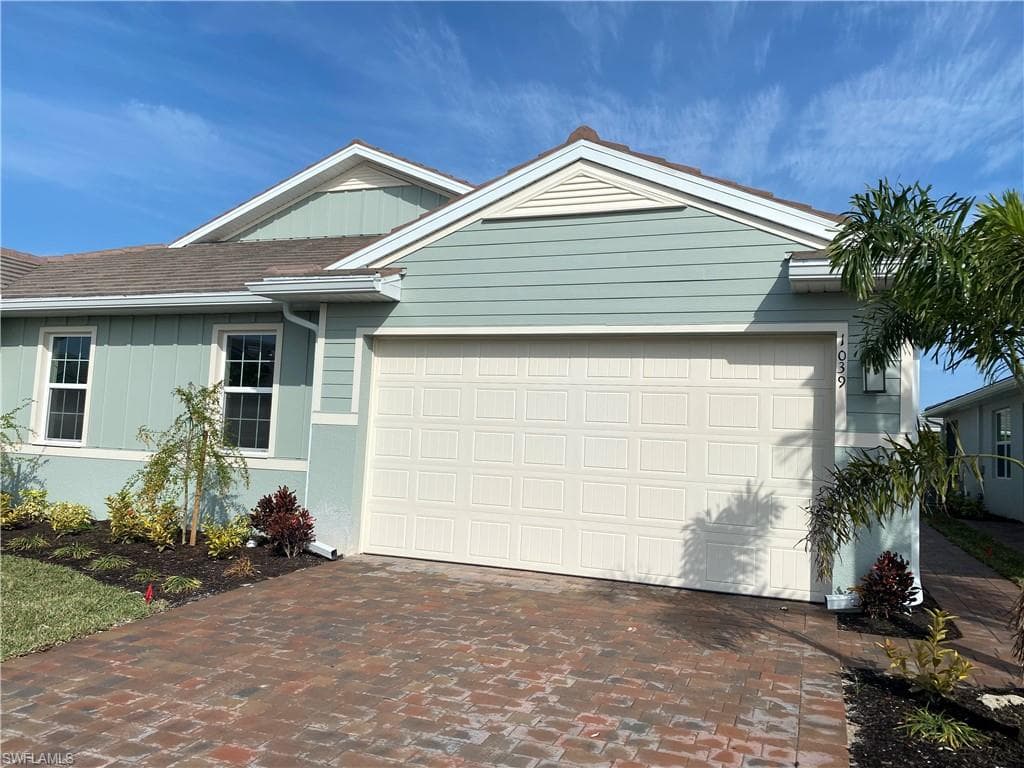 1039 Enbrook LOOP NAPLES, FL 34114