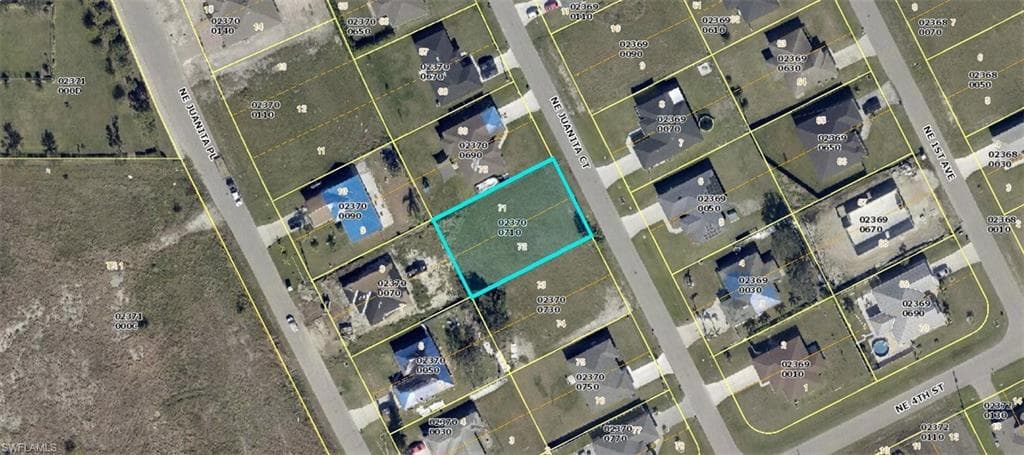 424 NE Juanita CT CAPE CORAL, FL 33909