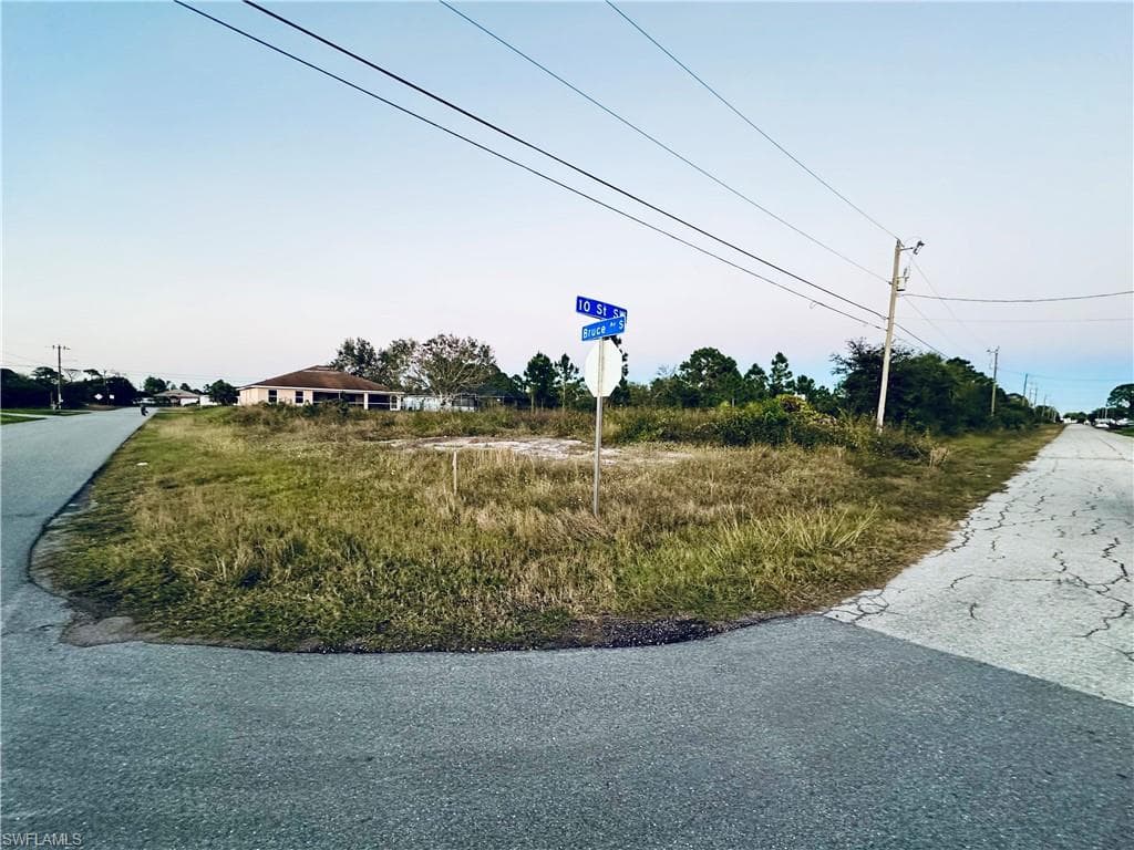 3818 10th ST SW LEHIGH ACRES, FL 33976