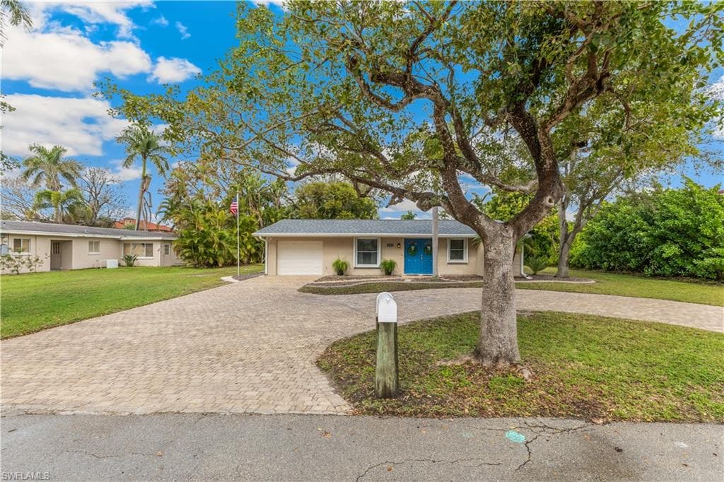 1223 Biltmore DR FORT MYERS, FL 33901