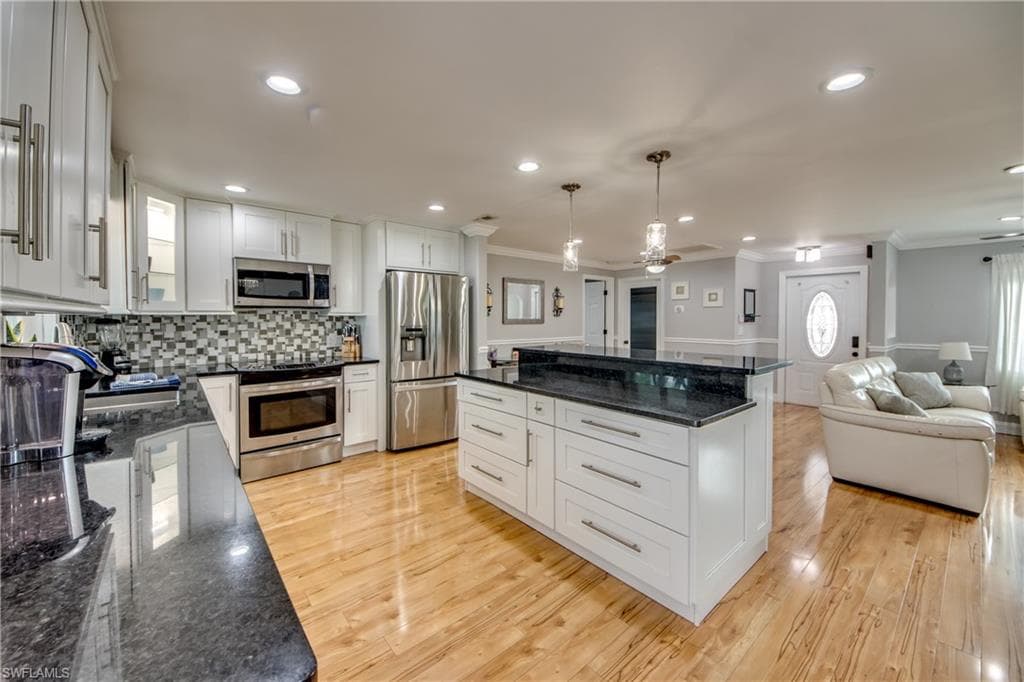 1453 SE 15th ST CAPE CORAL, FL 33990