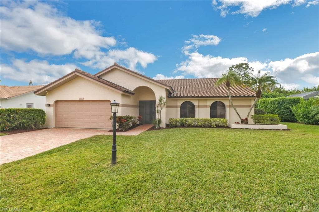 1374 Foxfire LN NAPLES, FL 34104