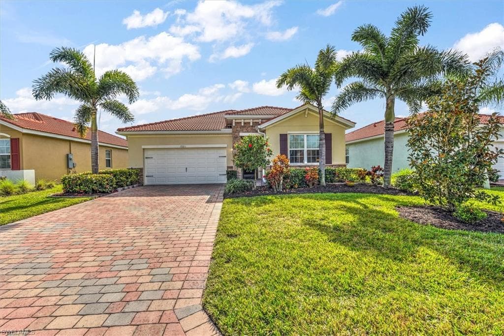 3321 Apple Blossom DR ALVA, FL 33920