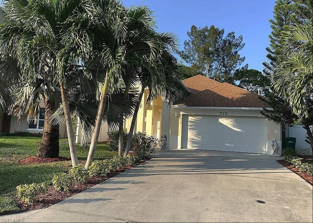 735 104th AVE N NAPLES, FL 34108